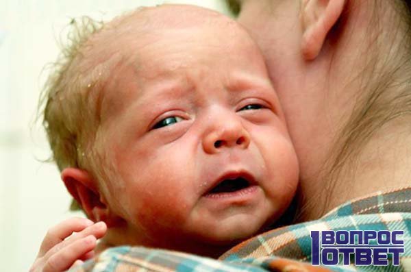 Гноится глазик у новорожденного чем лечить комаровский