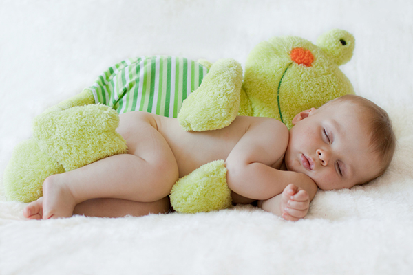 Как новорожденного заставить спать ночью