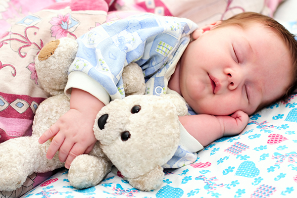 Как новорожденного заставить спать ночью