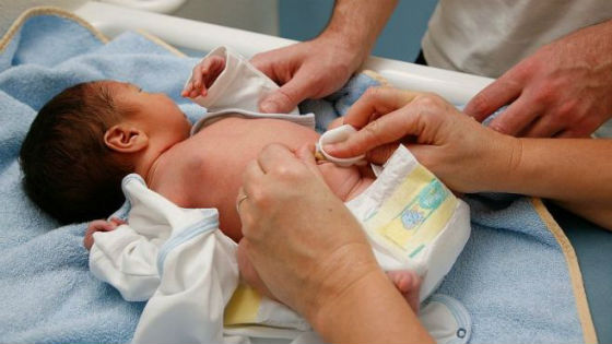 Как подмывать новорожденную девочку комаровский