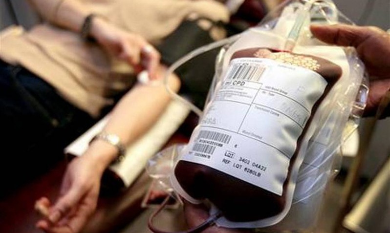 При переливании крови, совместимость проверяется трижды