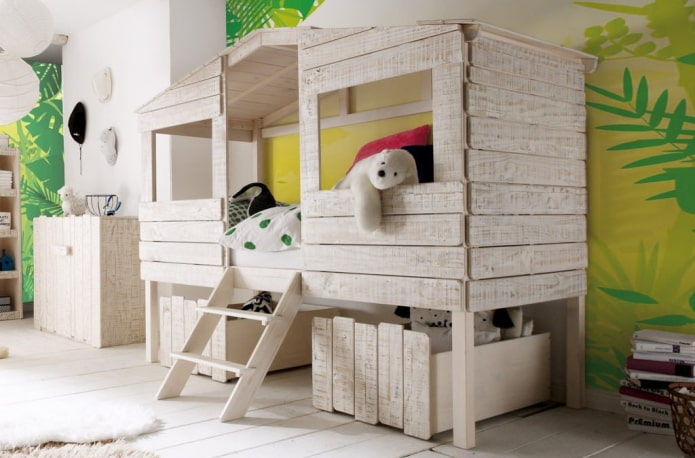 кровать в виде домика в детской