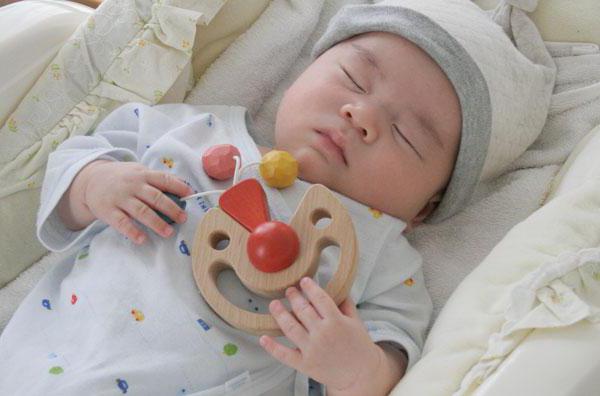 сколько часов спит ребенок в 3 месяца 