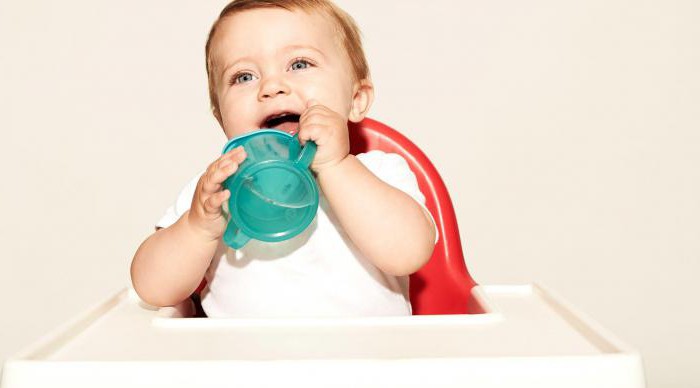 как научить ребенка пить из трубочки в 8 месяцев