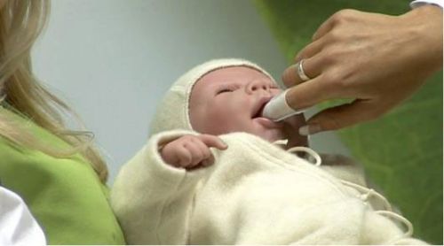 Чистка полости рта новорожденного