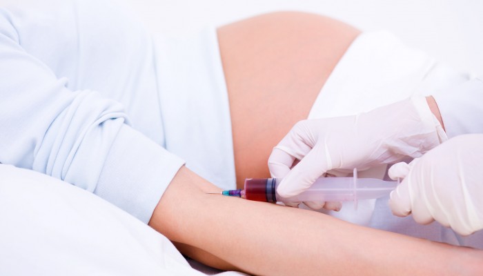 Doctor takes blood on the analysis from the pregnant woman
