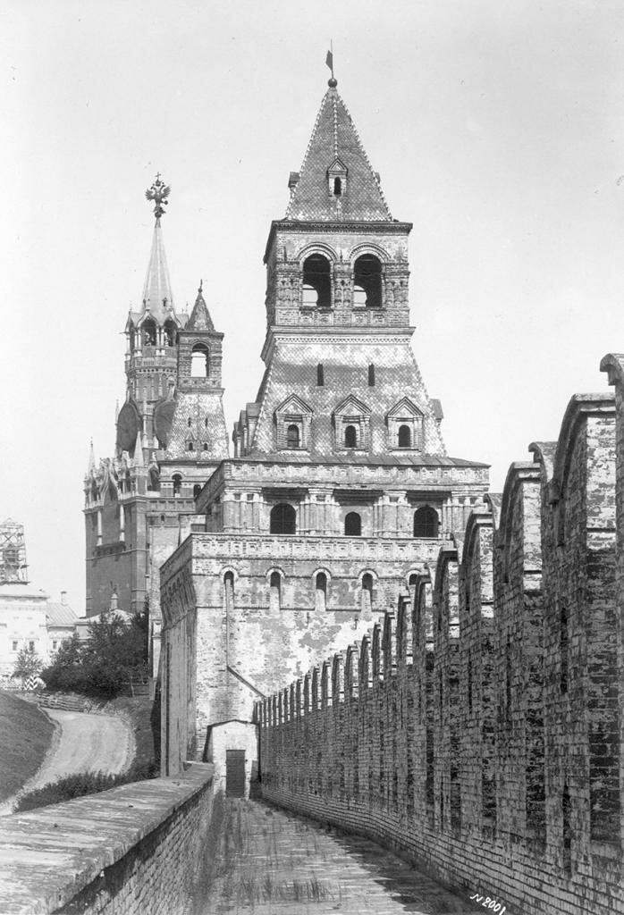 Константиновская башня. Вид со стены Кремля