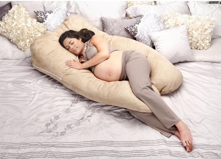 Спать на спине 2 триместр. Подушка для беременных. Позы сна для беременных. Подушка для беременных чтобы спать на животе. Подушка под живот для беременных.