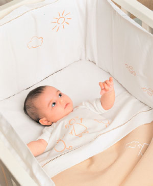 Белье для новорожденного: как украсить детскую кроватку
