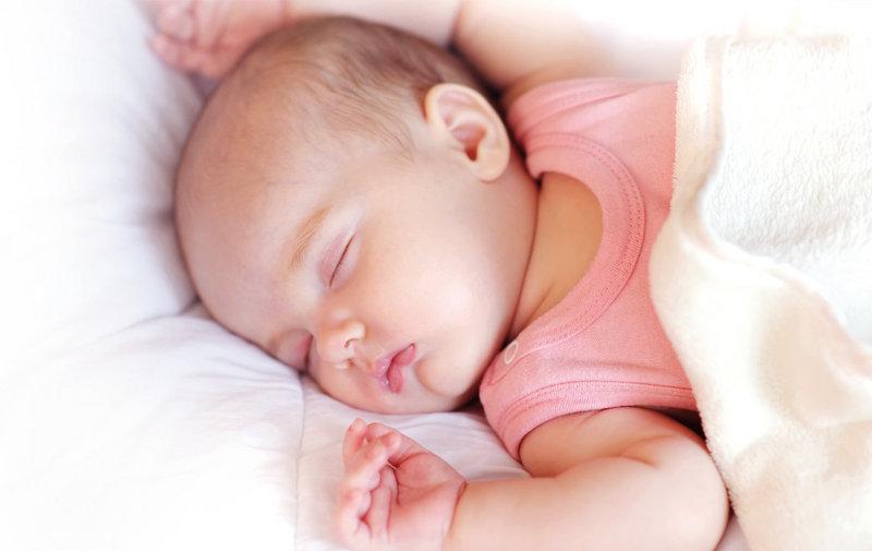 Для нормального роста и развития младенца его сон должен быть полноценным  