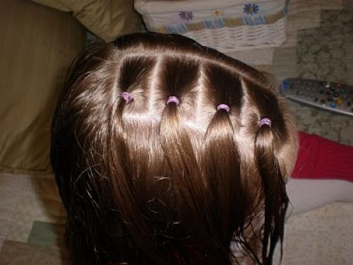 Косы на длинные волосы для подростков. Прически в школу для девочек 04