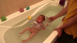 Как правильно купать малыша