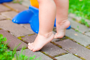 Почему ребенок ходит на носочках 