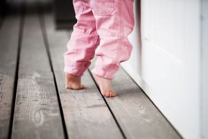 Ребёнок ходит на носочках, в чем причина