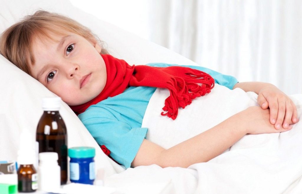 Опасность увеличенных миндалин в горле у ребенка