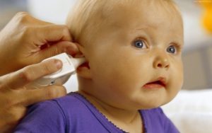 Почему болит ухо у ребенка