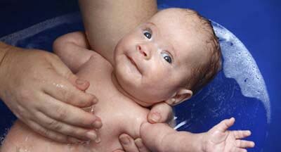 Можно ли купать ребенка после прививки