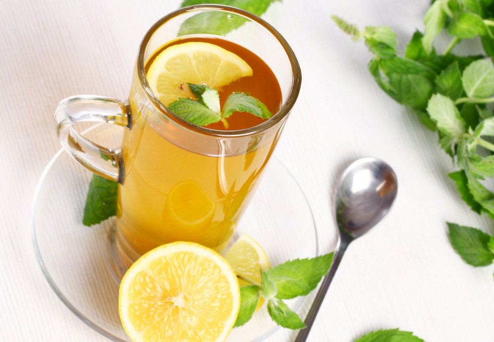 Чай с мятой и лимоном в борьбе с токсикозом