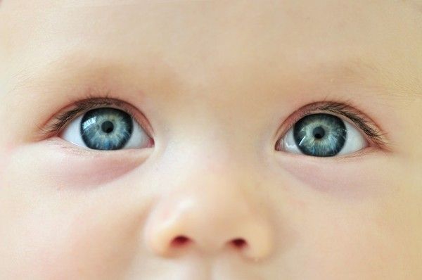 У новорожденного гноится глаз - как и чем лечить