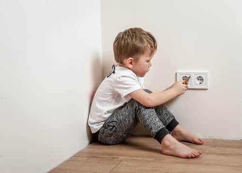 Защитите ребенка с гиперактивностью дома