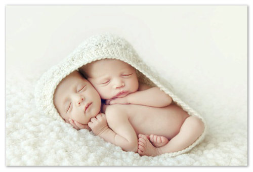 Два новорожденных младенца