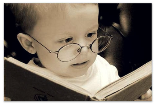 Ребенок с книгой