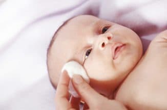 промывать глазки ребенка грудным молоком