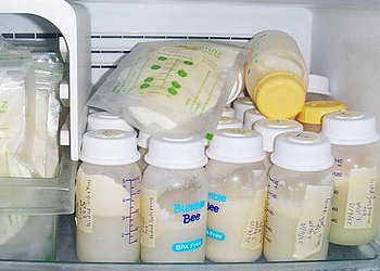 сколько хранить сцеженное грудное молоко