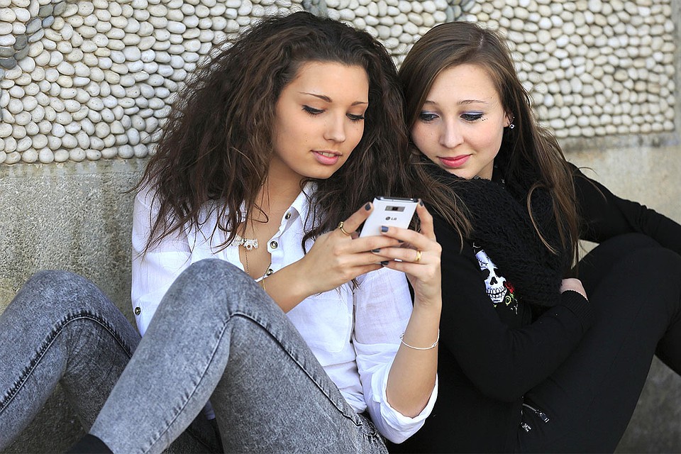 Ученые доказали, что психическое здоровье подростков очень зависит от времени, проведенного в гаджетах. Фото: GLOBAL LOOK PRESS