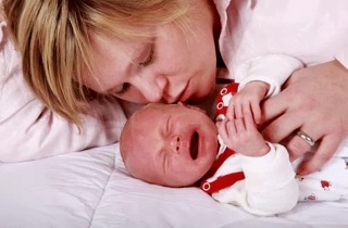 Причины улыбок во сне у младенца