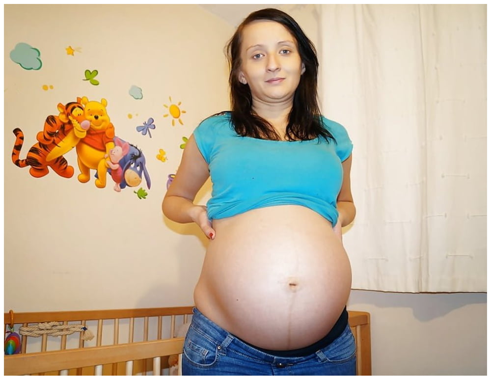Беременность 40 недель каменеет. Беременный живот. Очень большие животы беременных. Самые большие животы у беременных женщин. Самый большой живот у беременной.