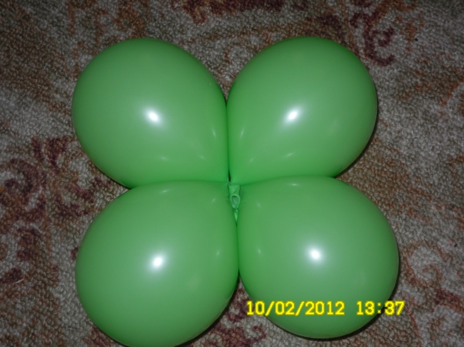 объемная цифра 2 из воздушных шариков мастер класс