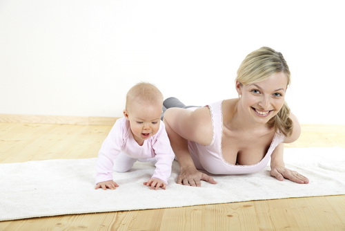 Упражнения после родов с ребенком