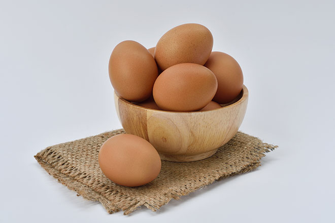 Куриные яйца - очень распространенный продукт в России, который входит в состав многих блюд