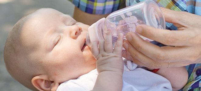 Когда давать воду новорожденному