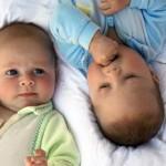 Уход за новорожденными двойняшками
