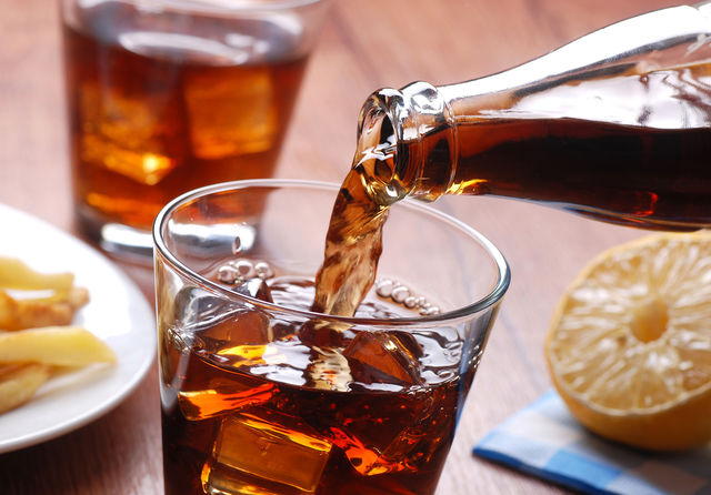 В среднем литр такого напитка содержит 25–30 чайных ложек сахара