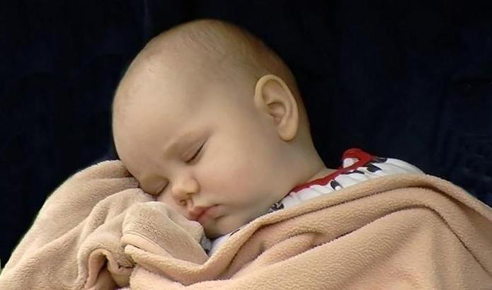 когда ребенку можно спать на подушке комаровский 