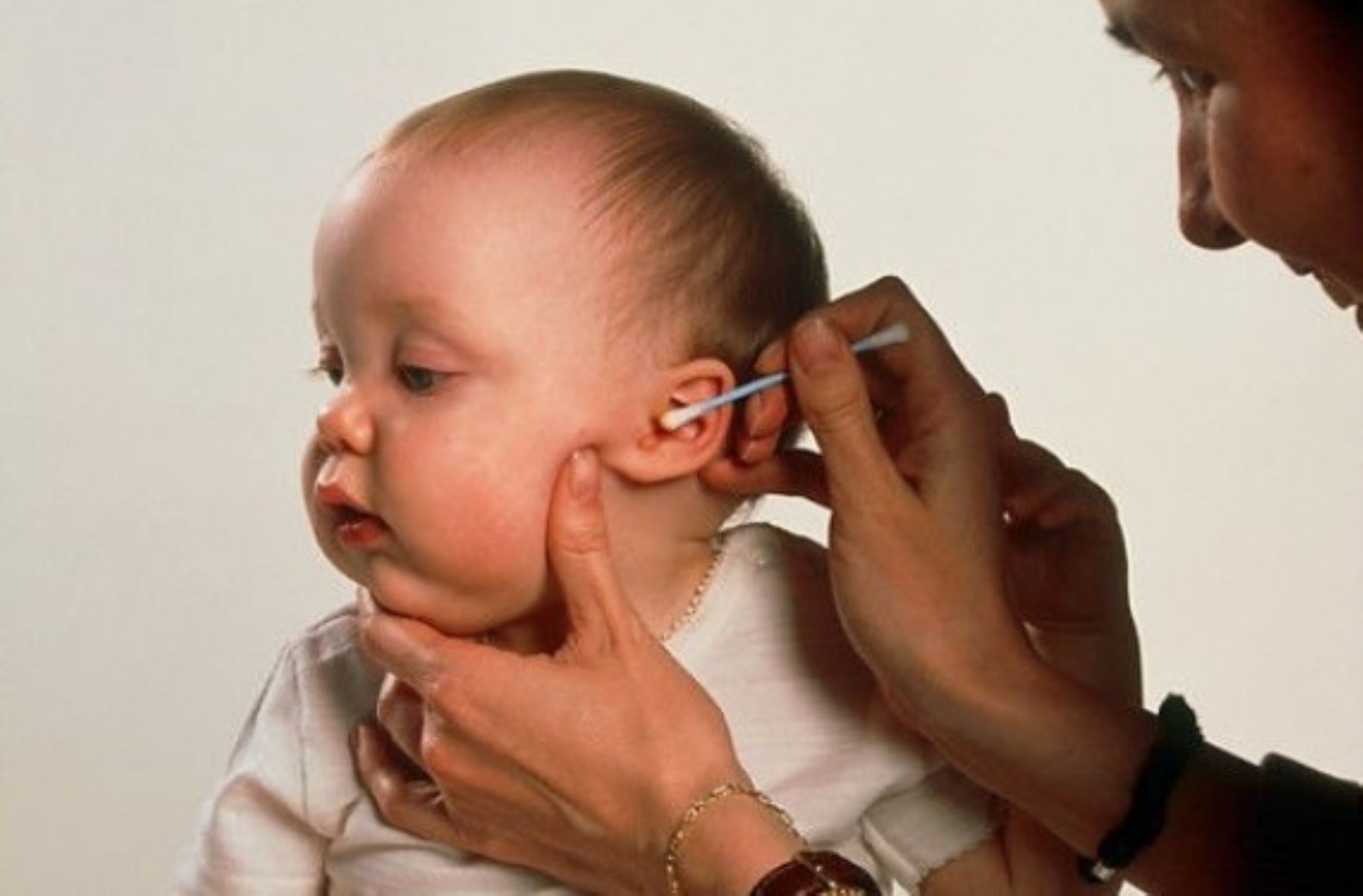 У ребенка непрерывный. Кровотечение из уха у детей.