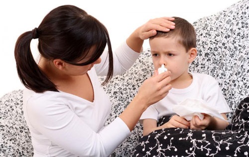 Закапывание носа ребенку