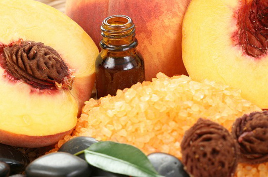 Персиковое масло - его свойства и способы применения. Как правильно использовать полезные свойства масла персика для лица и волос.